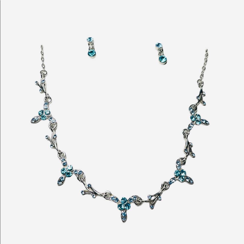 BEAUTIFUL! Austrian Crystal Necklace Earrings Set
